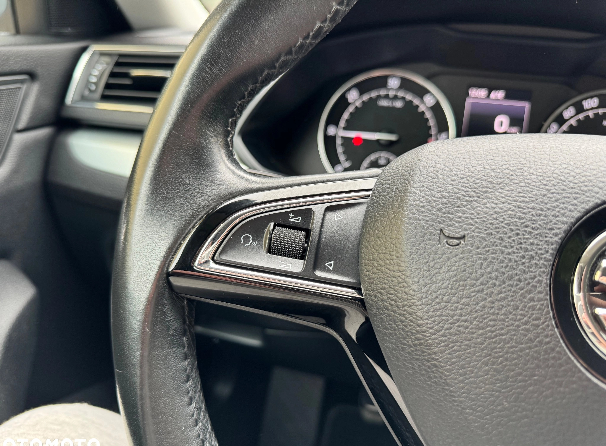 Skoda Superb cena 56900 przebieg: 216550, rok produkcji 2015 z Oleszyce małe 781